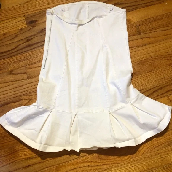 Urban Outfitters White Strapless Dress Ruffle Hem Size Medium - Picture 3 of 5